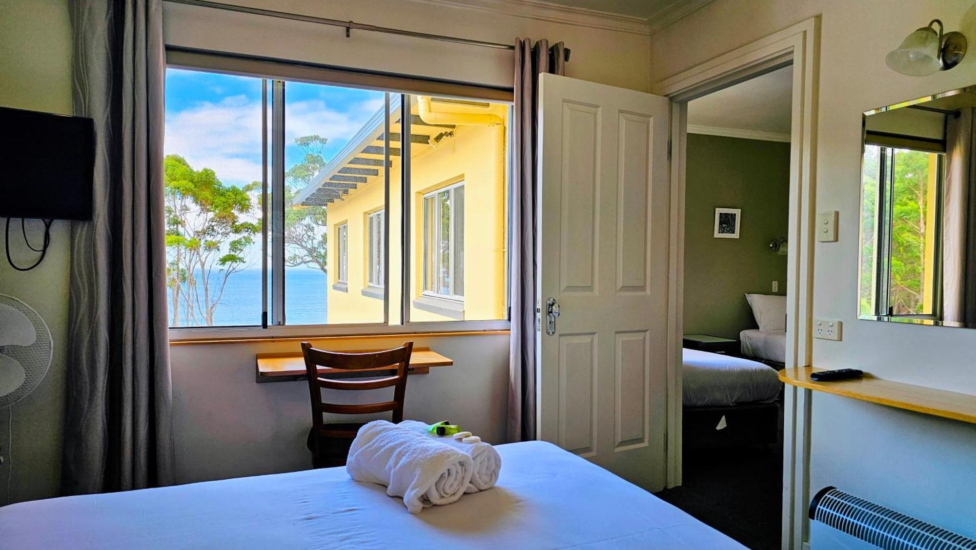 Lufra Beachside Hotel Eaglehawk Neck Room photo